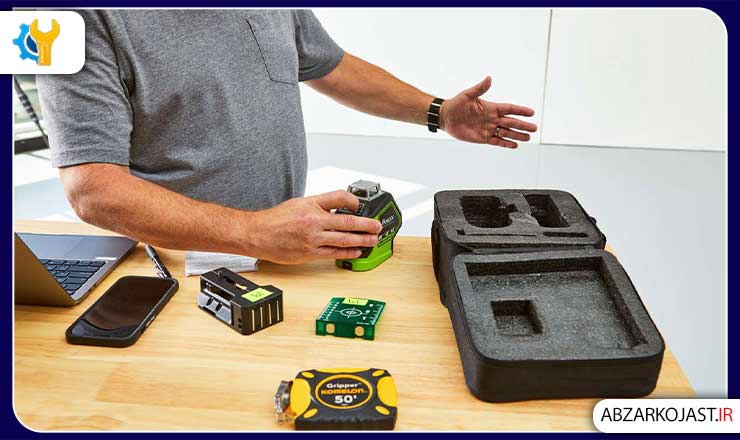 تراز لیزری سه بعدی Huepar 621CG مجهز به کیف حمل مقاوم مخصوص استفاده در محیط های بیرونی است.