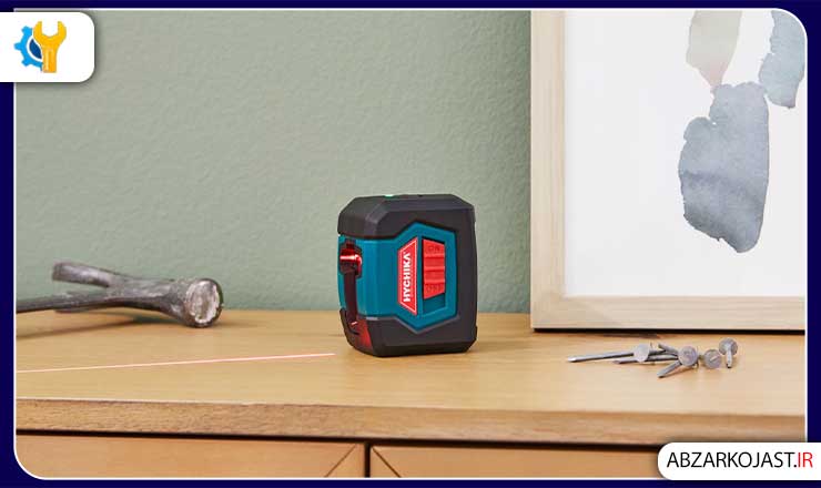 سطح‌ساز لیزری هایچیکا با برد ۱۵ متری (۵۰ فوتی) دارای کاربرد آسان با تک دکمه است.